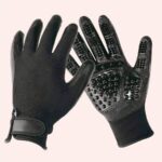 Gant toilettage chat pour massage en douceur noir, confortable.