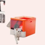 Bac à litière carré pour chat orange, très tendance dans une maison