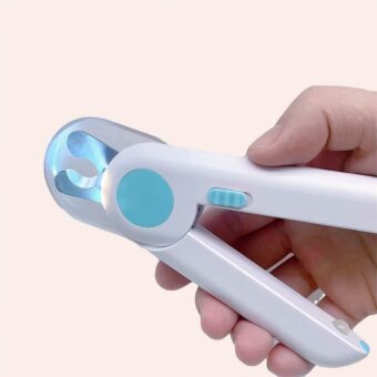 Coupe griffe blanc et bleu pour chat