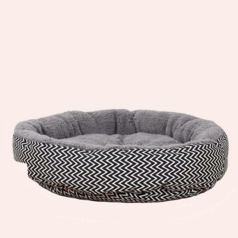 Coussin d'hiver chaud pour chat confortable dans une maison