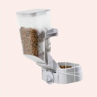 Distributeur de croquettes polyvalent 2L pour chat, haute qualité accroché sur un mur