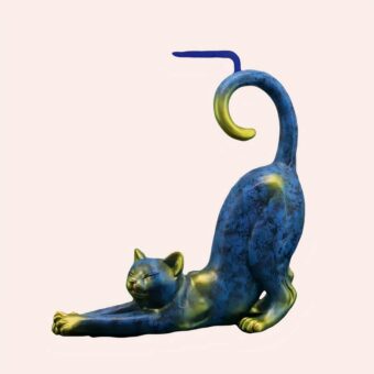 Figurine créative de chat qui s'étire en résine, haute qualité dans une maison