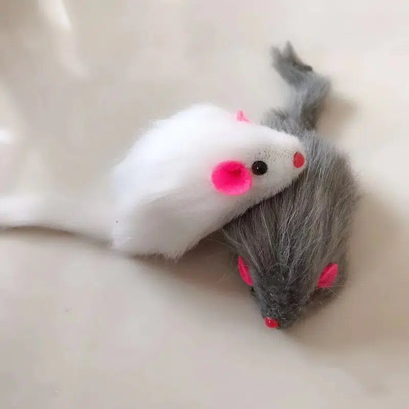 Jouet en forme de souris avec son pour chat gris et blanc