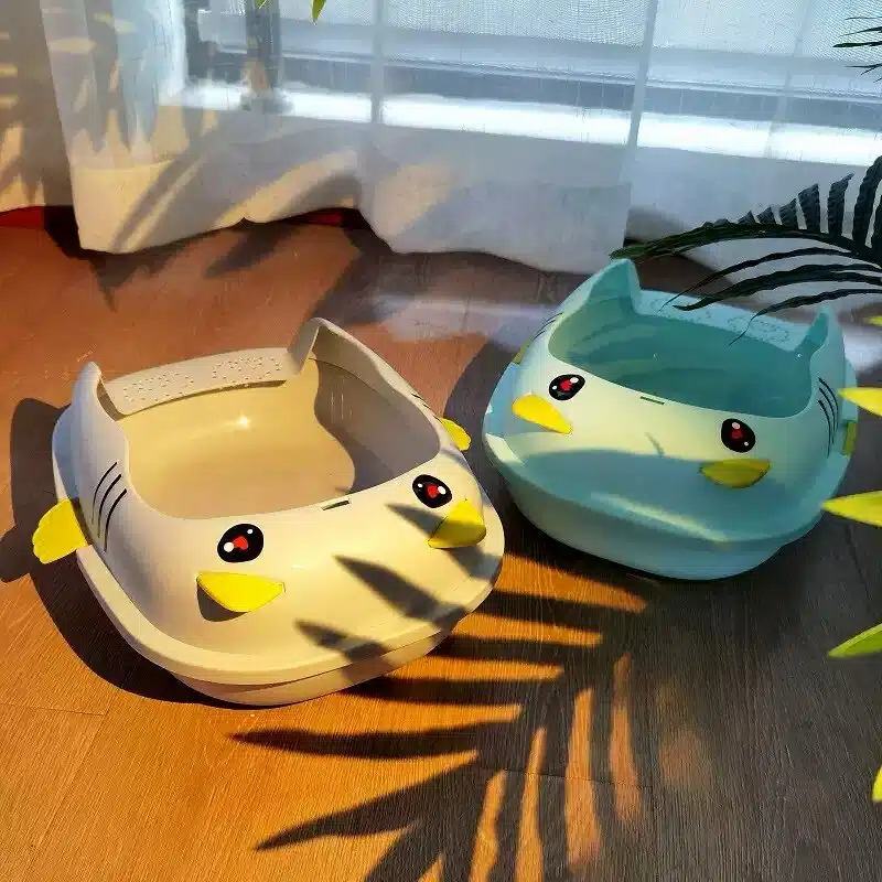 Litière chat en plastique en forme de voiture dans une maison, disponible plusieurs couleurs