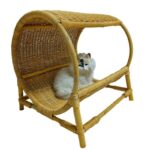 Maison en rotin pour chat confortable avec un chat au dessus