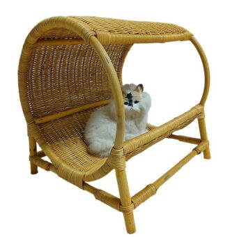 Maison en rotin pour chat confortable avec un chat au dessus
