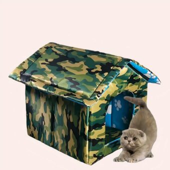 Maison pour chat à motif camouflage très confortable dans une maison
