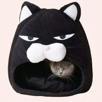 Niche chat en forme chat noir avec un nez blanc, avec un chat à l'intérieur