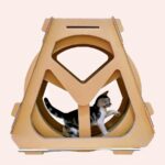 Tapis roulant en papier ondulé pour chat très haute qualité avec un chat à l'intérieur