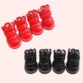 4 chaussures pour chat de couleur rouge + 4 de couleur noir, sur fond rose clair
