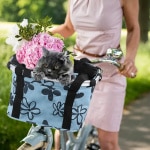 Panier vélo pliable bleu à motif floral pour chat, très haute qualité et confortable sur une bicyclette avec un chat à l'intérieur