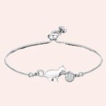 Bracelet couleur argent avec un chat et un zircon