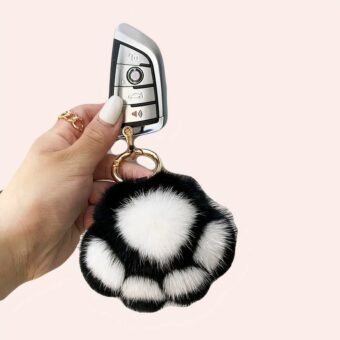 Clé de voiture avec porte clés de patte de chat en fausse fourrure