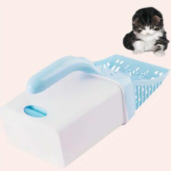 Pelle à litière avec réservoir pour chat avec des sac de plastique et un petit chat sur le côté de l'image avec un fond blanc