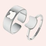 Ensemble de bague de couple avec motif tête de chat , présentées sur fond blanc