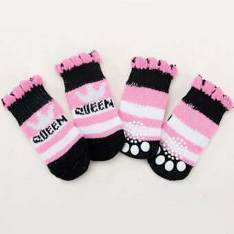 Chaussettes pour chat à motifs fantaisistes de couleur rose, noir et blanc avec un symbole de couronne