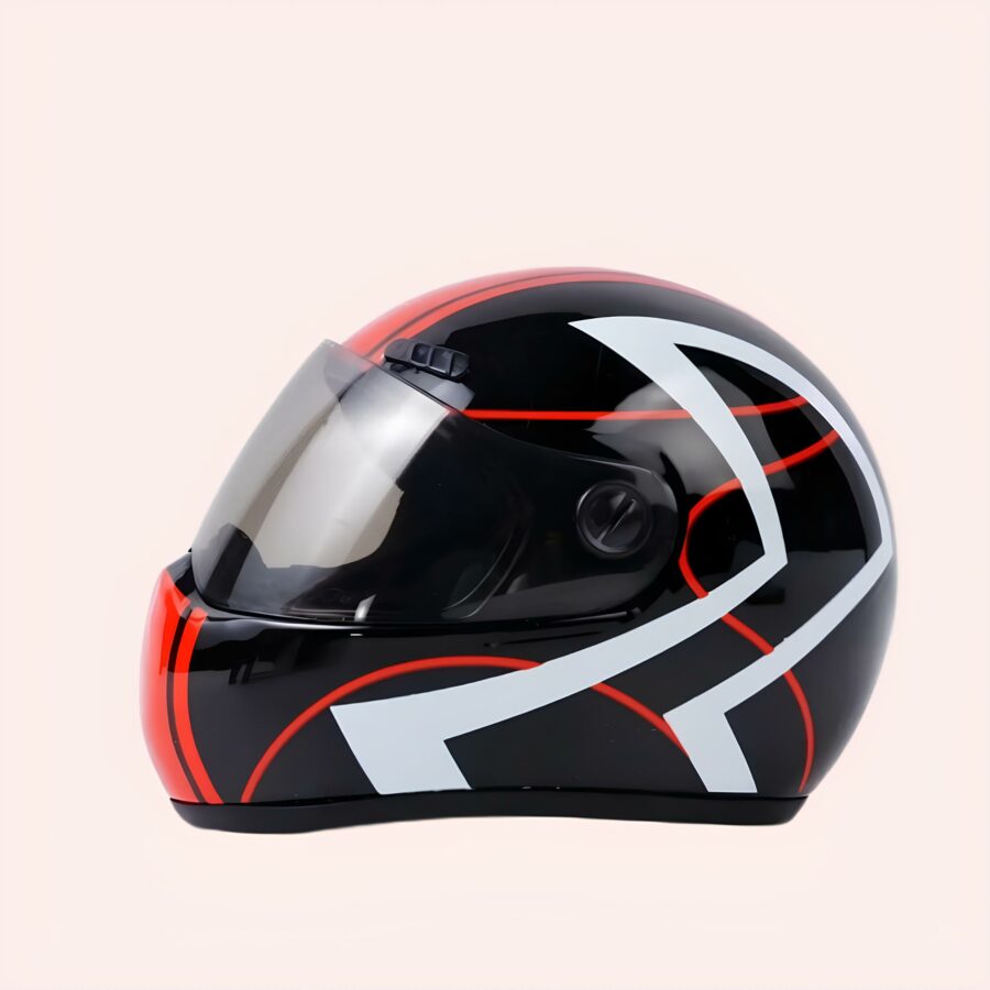 Casque de moto pour chat sur fond rose
