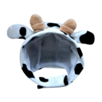 Bonnet modèle vache sur fond blanc.