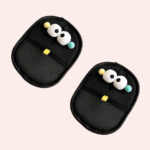 Gant toilettage chat noir rigolo lot de 2 avec décoration amusante, idéal pour retirer les poils morts et masser le pelage en douceur.