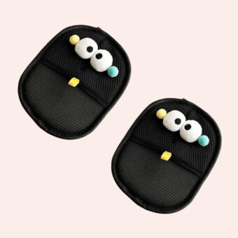 Gant toilettage chat noir rigolo lot de 2 avec décoration amusante, idéal pour retirer les poils morts et masser le pelage en douceur.