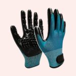 Gant toilettage turquoise pour chat massant et relaxant pour un brossage doux et efficace afin de réduire la mue et embellir le pelage.