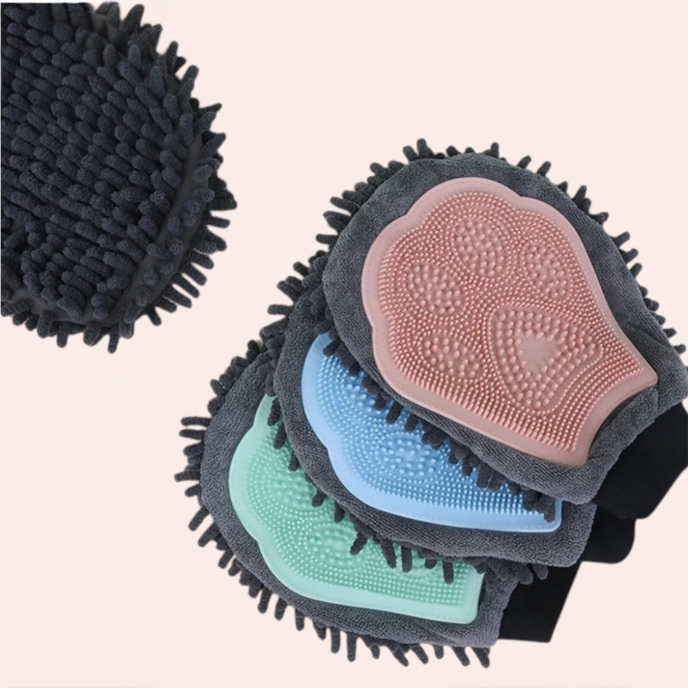 Trois gants de toilettage double-face pour chat rose,bleu et vert pour un brossage, massage et séchage parfait.